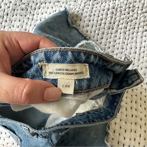 Madewell Relaxed Mid-Length Denim Shorts - Picture 7 of 9